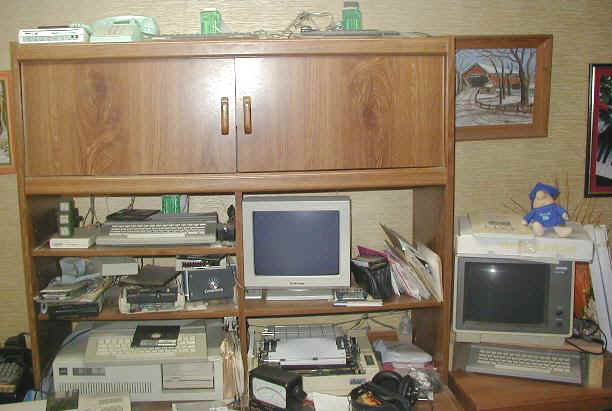 OLDDESK.JPG (49570 bytes)